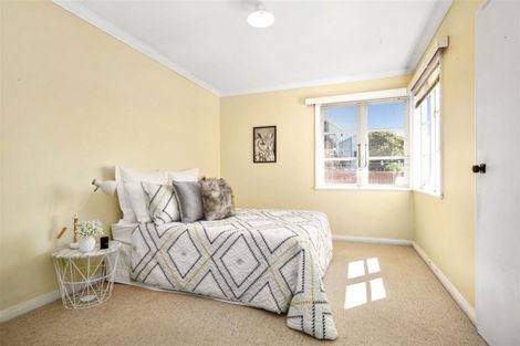 Photo of property in 94 Nicholson Road, Khandallah, Wellington, 6035