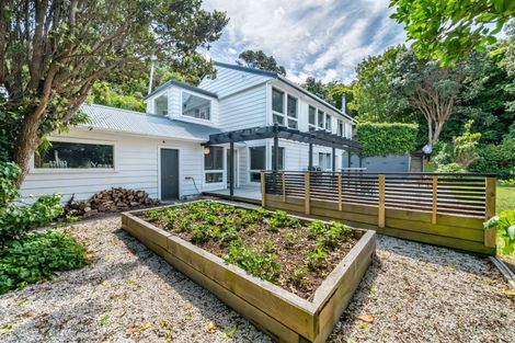 Photo of property in 20 Raroa Place, Pukerua Bay, 5026