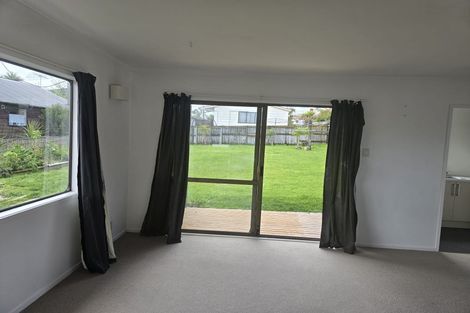 Photo of property in 8 Staveley Avenue, Mount Roskill, Auckland, 1041