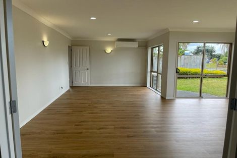 Photo of property in 19 Walter Haddrell Crescent, Flat Bush, Auckland, 2016