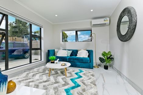 Photo of property in 4223d Great North Road, Glendene, Auckland, 0602