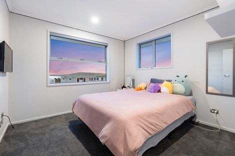 Photo of property in 28 Resolution Drive, Gulf Harbour, Whangaparaoa, 0930