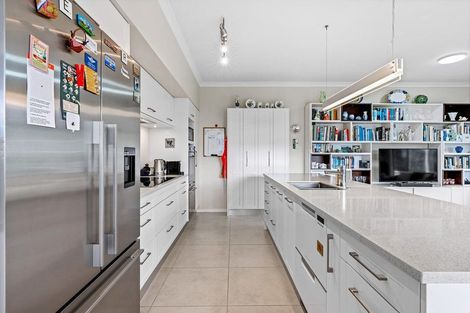 Photo of property in 61 Panorama Heights, Orewa, 0931