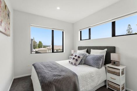 Photo of property in 2/86 Gloria Avenue, Te Atatu Peninsula, Auckland, 0610