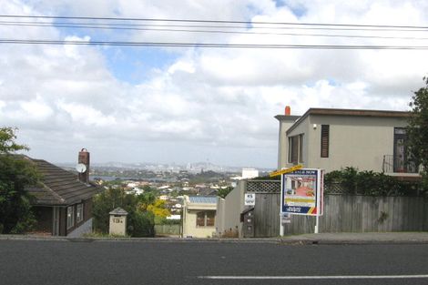 Photo of property in 2/13 Castor Bay Road, Castor Bay, Auckland, 0620