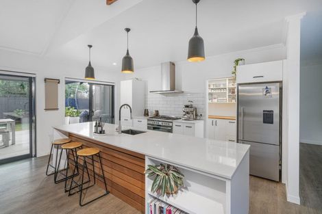 Photo of property in 11 Voyager Place, Cooks Beach, Whitianga, 3591