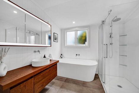 Photo of property in 9 Mayfair Place, Westown, New Plymouth, 4310