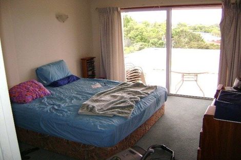 Photo of property in 635 Glenfield Road, Totara Vale, Auckland, 0629