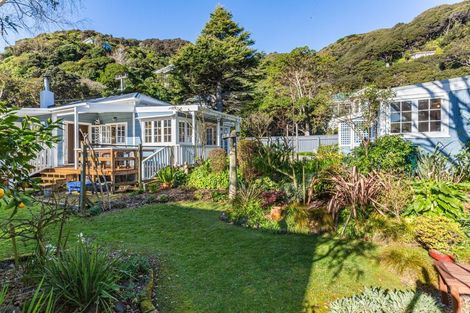 Photo of property in 10 Kowhai Street, Eastbourne, Lower Hutt, 5013