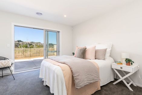 Photo of property in 9 Pine Hill Rise, Glenside, Wellington, 6037