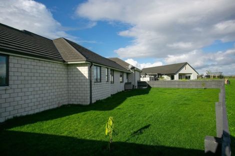 Photo of property in 11 Mike Smith Drive, Cambridge, 3434