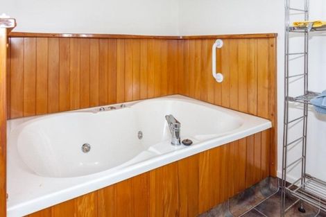 Photo of property in 114 Chevron Crescent, Whangamata, 3620