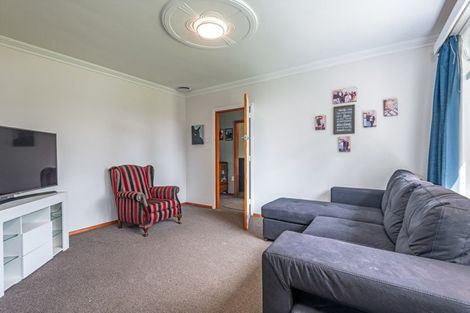 Photo of property in 8 Winston Avenue, Hokowhitu, Palmerston North, 4410