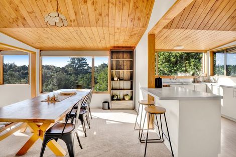 Photo of property in 28 Pararewa Drive, Whalers Gate, New Plymouth, 4310
