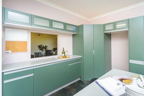 Photo of property in 24 La Lena Grove, Fitzherbert, Palmerston North, 4410