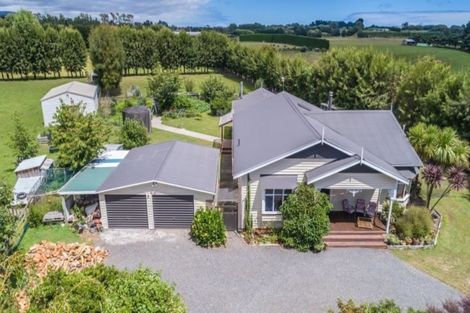 Photo of property in 290 Heatherlea Road East, Levin, 5571