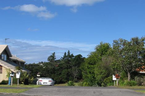 Photo of property in 2/45 Unsworth Drive, Unsworth Heights, Auckland, 0632