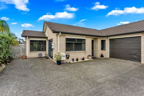 Photo of property in 14 Francis Skinner Place, Orewa, 0931