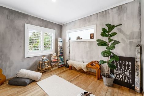 Photo of property in 110 Candia Road, Henderson Valley, Auckland, 0614