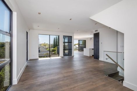 Photo of property in 19c Momona Road, Greenlane, Auckland, 1051