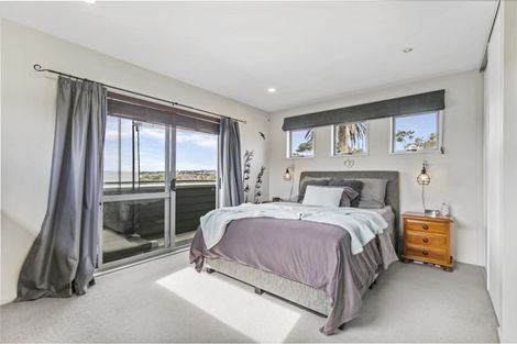 Photo of property in 45 San Valentino Drive, Henderson, Auckland, 0612