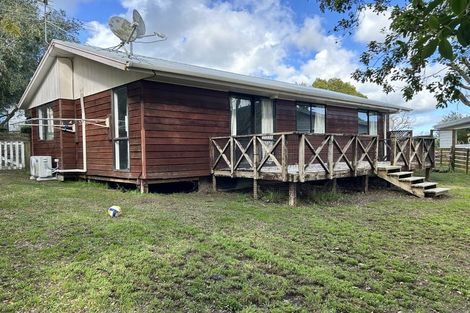 Photo of property in 13 Clarks Beach Road, Clarks Beach, 2122