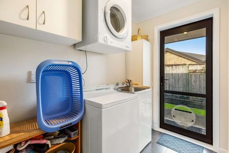 Photo of property in 11 Cleveland Heights, Kelvin Grove, Palmerston North, 4414