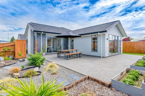 Photo of property in 6 Saint Vincent Way, Waikanae, 5036