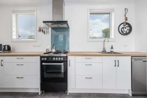 Photo of property in 18 Runuku Grove, Turangi, 3334