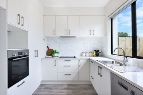 Photo of property in 3/60 Kelman Road, Kelston, Auckland, 0602