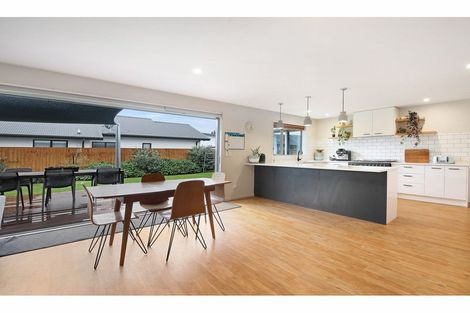 Photo of property in 8 Polish Settlers Place, Marshland, Christchurch, 8083