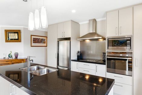 Photo of property in 32 Mount Marua Drive, Timberlea, Upper Hutt, 5018