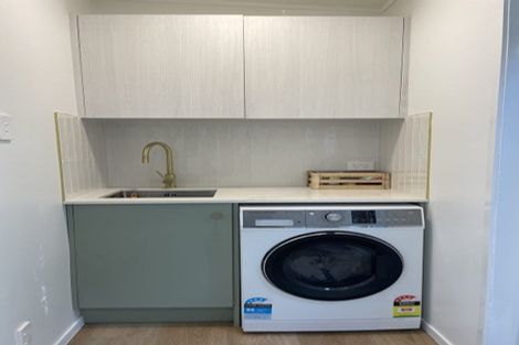 Photo of property in 60 Kauri Point Road, Laingholm, Auckland, 0604