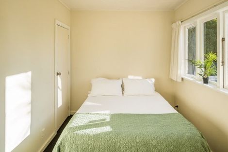 Photo of property in 2 Te Pari Pari Road, Pukerua Bay, 5026