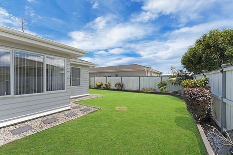 Photo of property in 13 Hollowout Street, Takanini, 2112