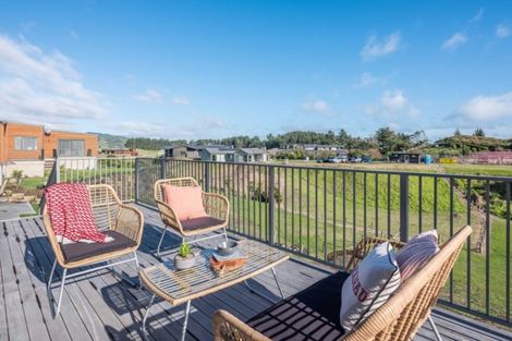 Photo of property in 14 Te Heke Place, Waikanae, 5036