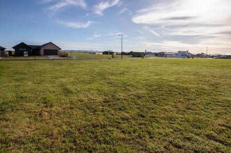 Photo of property in 15 Taurangawaka Road, One Tree Point, 0118