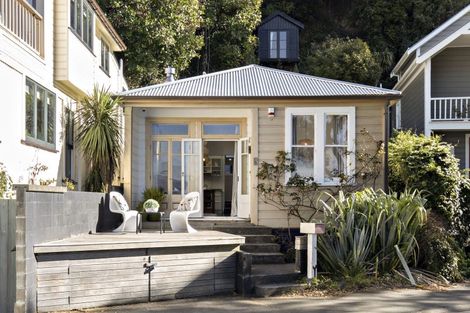 Photo of property in 397 Karaka Bay Road, Karaka Bays, Wellington, 6022