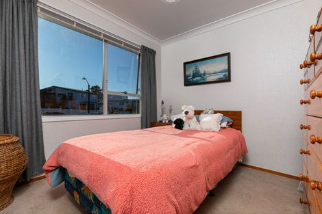 Photo of property in 56 Rosewarne Crescent, Glendene, Auckland, 0602