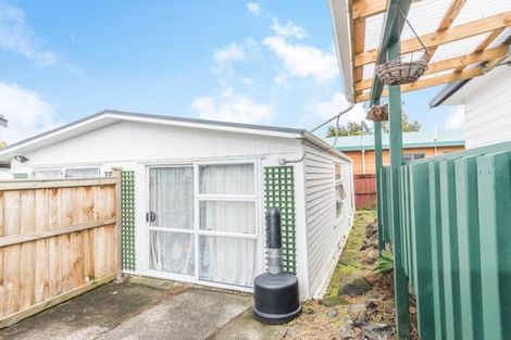 Photo of property in 2/52 Waitaki Street, Henderson, Auckland, 0612