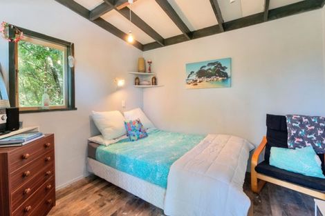 Photo of property in 2 Slater Road, South Head, Helensville, 0874