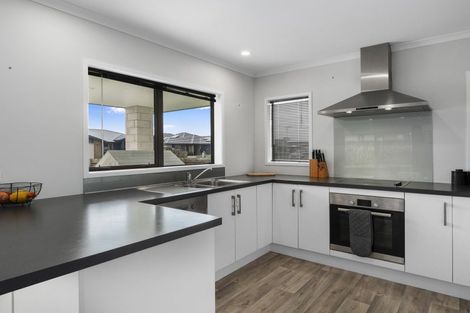 Photo of property in 50 Penetaka Heights, Pyes Pa, Tauranga, 3112