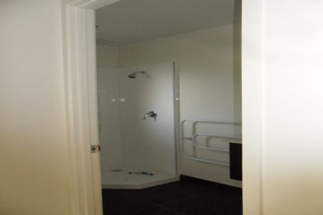 Photo of property in 218a Glamorgan Drive, Northcross, Auckland, 0630