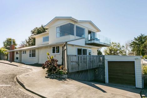 Photo of property in 12 Ormond Road, Hospital Hill, Napier, 4110