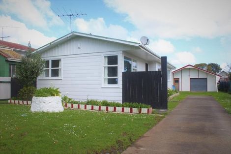 Photo of property in 27 Point England Road, Point England, Auckland, 1072
