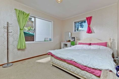 Photo of property in 4 Cheval Drive, Totara Vale, Auckland, 0629