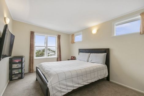 Photo of property in 206b Miromiro Road, Normandale, Lower Hutt, 5010