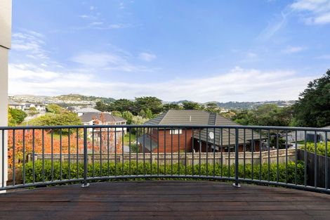Photo of property in 7 Joseph Banks Drive, Whitby, Porirua, 5024