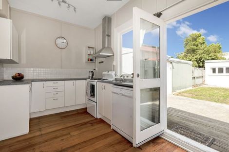 Photo of property in 119 Apu Crescent, Lyall Bay, Wellington, 6022