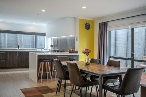 Photo of property in 19b Eske Place, Highland Park, Auckland, 2010